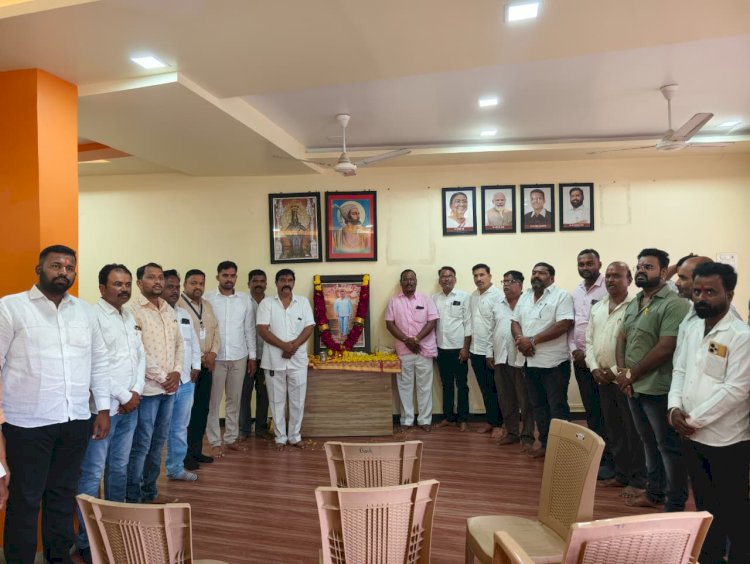 पंढरपुरात स्व. अण्णासाहेब पाटील यांना जयंतीनिमित्त अभिवादन.  ◾आर्थिक मागास विकास महामंडळ कार्यालयात जयंतीचा कार्यक्रम संपन्न.