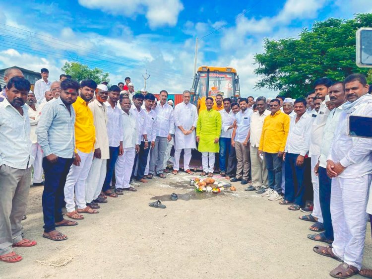 *शिरगाव ते एकलासपूर डांबरीकरण रस्त्याच्या कामाला निधी कमी पडू देणार नाही:- चेअरमन प्रशांतराव परिचारक यांची माहिती.*