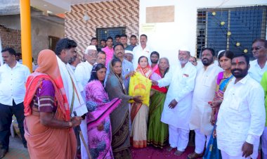 ईश्वर वटार येथे दिवाळीनिमित्त गोरगरिबांना जीवनावश्यक किटचे वाटप