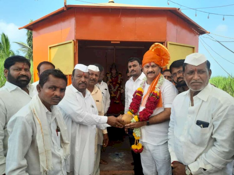 चेअरमन अभिजीत पाटील यांच्या हस्ते खेड भाळवणीतील देवीची महाआरती संपन्न..