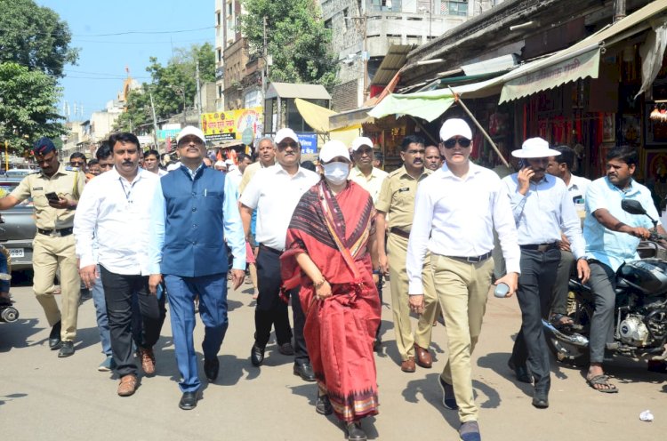 राज्याच्या अपर मुख्य सचिव सुजाता सौनिक यांनी केली पंढरपुरातील मंदिर परिसराची पाहणी..