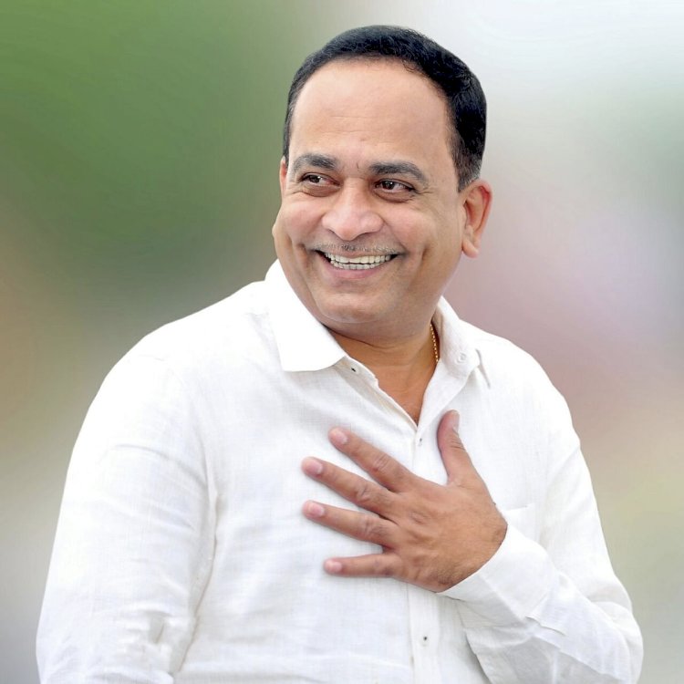 युटोपियन शुगर्स लि. कडून गळीत हंगाम २०२२-२३ चा पहिला हप्ता २४०० रुपये प्रमाणे शेतकऱ्यांच्या खात्यावर वर्ग :- उमेश परिचारक