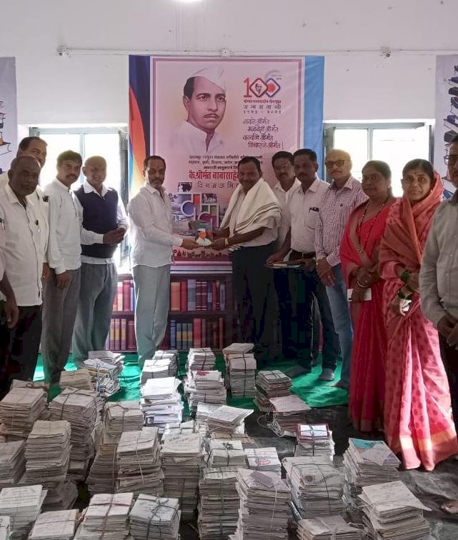 १ लाख पुस्तक वाचनाचा उपक्रम मनाशी संकल्प असलेल्या हरहुन्नरी अवलीया शिक्षक साहेबराव भुसे  यांचा यथोचित  सत्कार..