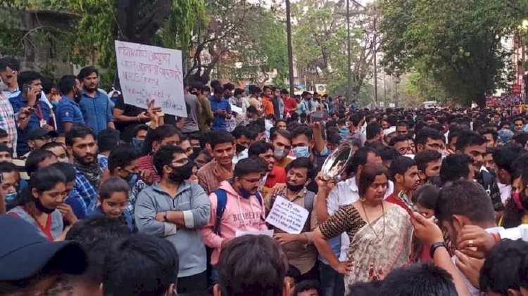 पुण्यात एम पी एससी च्या विद्यार्थ्यांचा एल्गार; विविध मागण्यांसाठी ठिय्या आंदोलन..