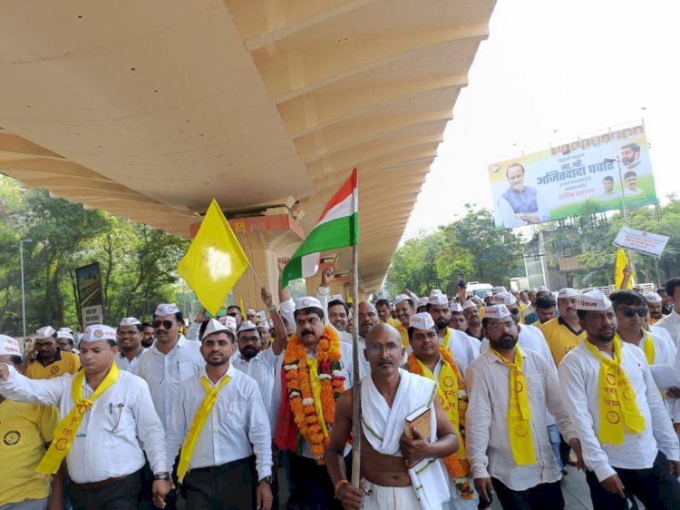 जुनी पेंशन मागणीसाठी नागपूर विधानभवनावर लाखों कर्मचाऱ्यांचा धडकला मोर्चा.