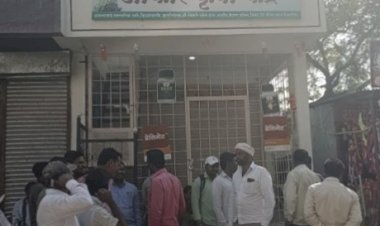 करकंब येथील ओंकार कृषी केंद्र चालकासह मुलावर चोरीचा गुन्हा दाखल..