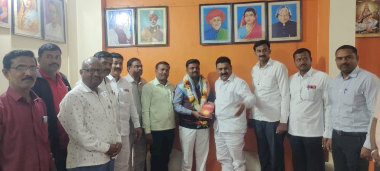 विद्यार्थ्यांमध्ये  विज्ञानदृष्टी  वाढविण्यासाठी उपक्रमशील प्रयत्न - गणेश लटके