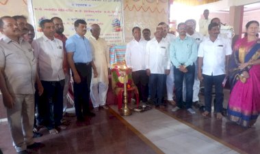 सोलापूर जिल्हा ग्रंथालय संघाचे   ४६ अधिवेशन उत्साही वातावरणात संपन्न..