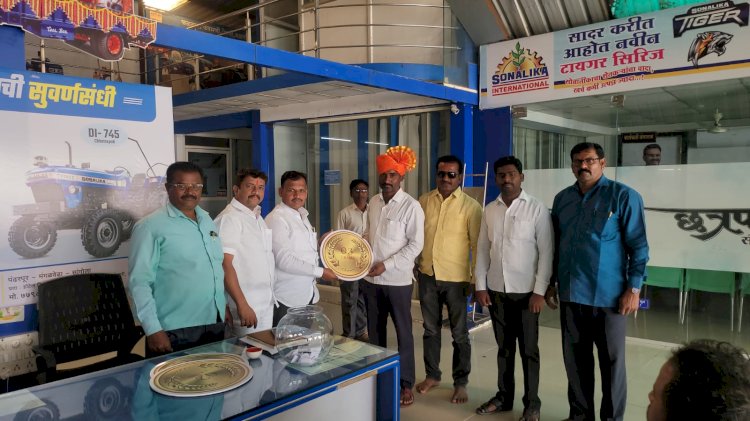 डी. व्ही .पी ग्रुपच्या समृद्धी ट्रॅक्टर येथे लकी ड्रॉ मोठ्या उत्साहात संपन्न..