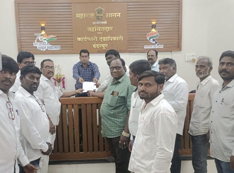 अभिनेता महेश मांजरेकर यांच्यावर योग्य ती कार्यवाही व्हावी,याकरीता तहसीलदारांना दिले निवेदन..