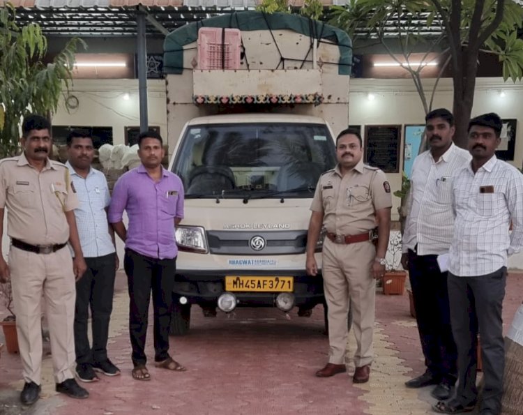 मंगळवेढा पोलीसांनी अवैध्य गुटखा वाहतूक करण्या-या पीकअपसह २६,३२,२००/- रूपये किंमतीचा गुटखा पकडला.