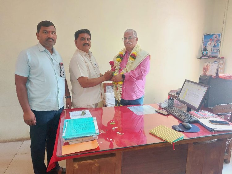 मंगळवेढा एस .टी.आगार प्रमुख संजय भोसले यांचा "उत्कृष्ट सेवा ,केल्याबद्दल न्यू इंग्लिश स्कूल कॉलेज बेगमपूर यांच्यावतीने स्वागत पर सत्कार...