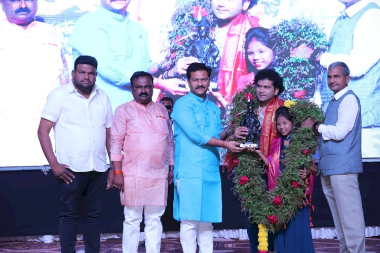 पंढरी नगरीत अभिजीत पाटील यांच्या माध्यमातून हजारो महिलांच्या उपस्थित खेळ रंगला पैठणीचा कार्यक्रम संपन्न..!