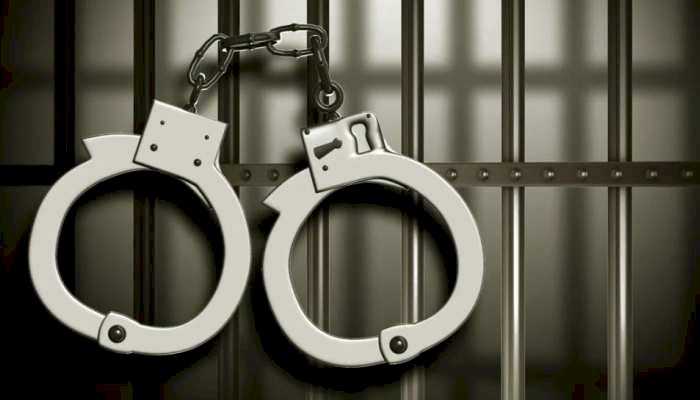 सरकोली भीमा नदीच्या पात्रातून दोघे वाळू तस्कर पोलिसांच्या ताब्यात