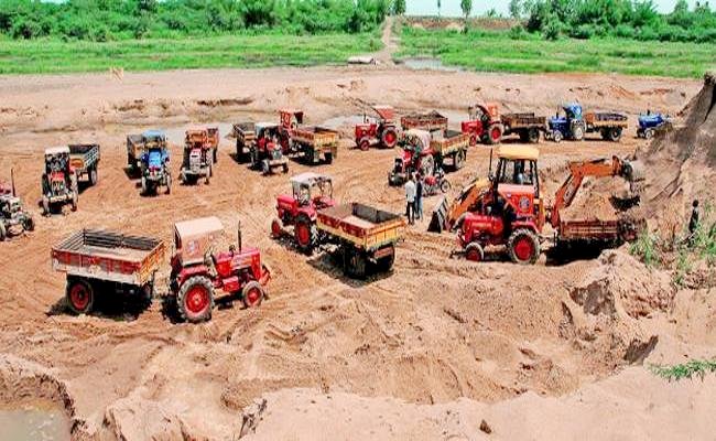 पंढरपूर तालुक्यात `रात्रीस खेळ चाले`, नागरिकांनी मांडली वाळू चोरीची व्यथा..