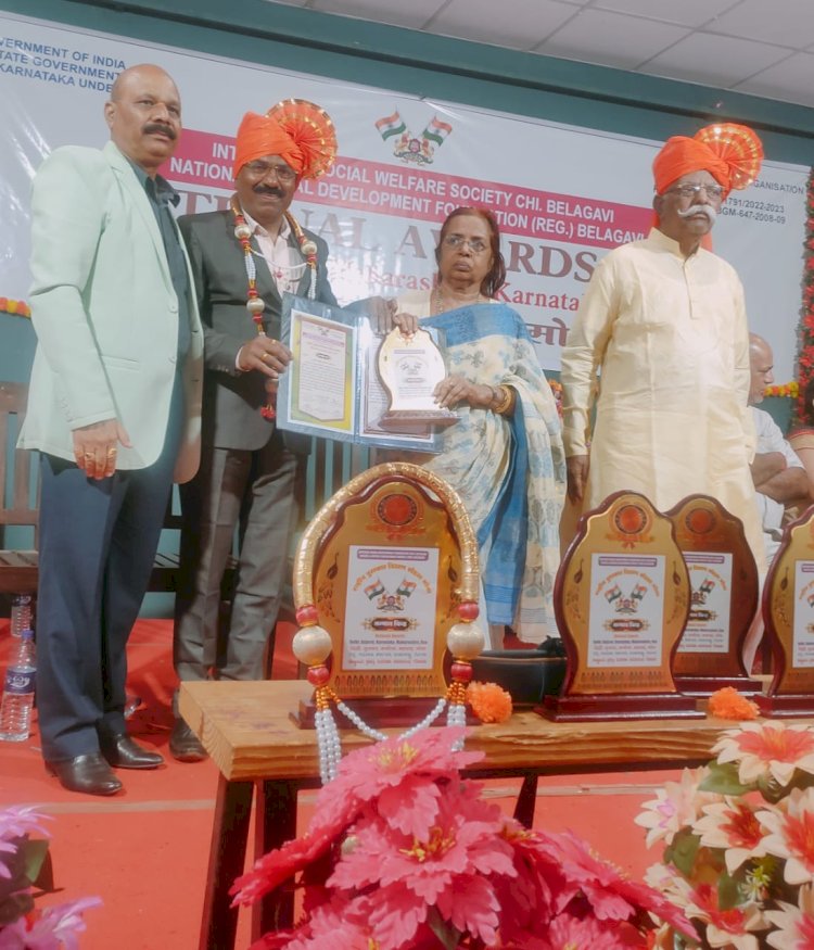 डॉ .प्राचार्य, सुग्रीव गोरे यांना राष्ट्रीय आदर्श प्राचार्य पुरस्काराने सन्मानित सोलापूर जिल्ह्यातील शिक्षण क्षेत्रात उत्साहाचे वातावरण...