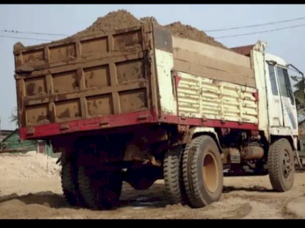 वाळू माफियांचा भीमा नदीवर घाला; दिवसा ढवळ्या सर्रासपणे वाळू उपसा सुरूच, प्रशासन मात्र ढिम्म