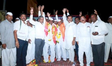 काळे गटाला मोठा धक्का विद्यमान संचालक अभिजीत पाटील यांच्या गटात...