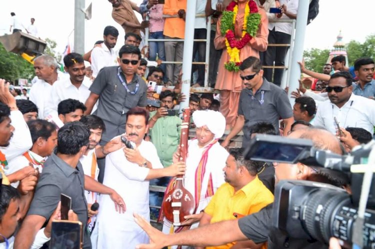 अभिजीत पाटलाच्या हुकुमशाहीमुळे मंगळवेढा राष्ट्रवादी पक्षाच्या कार्यकर्त्यांमध्ये तीव्र नाराजी..? खा.शरद पवार यांचे स्वागतला पंढरपूरातील कार्यकर्त्यांची उपस्थिती ; कारण मंगळवेढ्यातील कार्यकर्त्यांना स्वागत कार्यक्रमास विश्वासात घेतले नसल्याने फिरवली पाठ..?