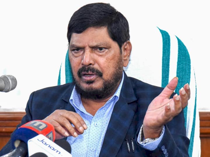 पंढरपूर  आर. पी .आय रामदास आठवले गटाचा कार्यकर्ता मेळाव्यास मोठी गर्दी,रामदास आठवले यांची प्रमुख उपस्थिती..