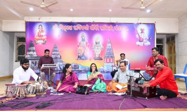 श्री.विठ्ठल -रुक्मिणी मंदिरात लतादीदींनी अजरामर केलेल्या भावलता या भावभक्ती गीतांच्या स्वरांत पंढरपूरकर कलारसिक चिंब