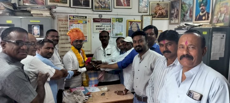 करमाळा  वाचनालय संघ  यांच्या वतीने डाॅ.सिध्देश्वर सरडे यांचा सत्कार....