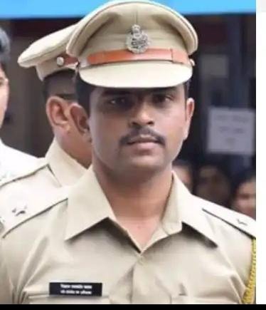 पंढरपूरचे तात्कालीन उपविभागीय पोलीस अधिकारी विक्रम कदम यांच्या कामगिरीची मुख्यमंत्र्यांकडून शाब्बासकीची थाप