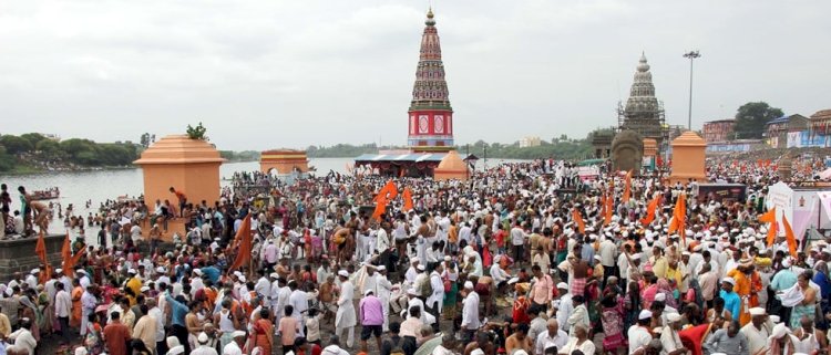 यावर्षीची कार्तिकी वारी खऱ्या अर्थाने स्वच्छतेची वारी ठरली...  जिल्हाधिकारी कुमार आशीर्वाद यांच्या प्रयत्नातून प्रशासन व मंदिर समितीने कार्तिकी वारीला स्वच्छतेचे स्वरूप मिळवून दिले.