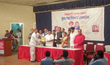 नितीन उर्फ डी. डी जाधव सर यांना राज्यस्तरीय महात्मा फुले-सावित्रीबाई फुले आदर्श गुणवंत शिक्षक पुरस्कार प्रदान.