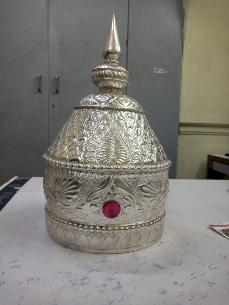 श्री. रुक्मिणीमातेस धाराशिव येथील भाविकाकडून चांदीचा टोप अर्पण.