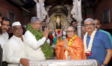 पालकमंत्री चंद्रकांत  पाटील यांनी घेतले. श्री विठ्ठल रुक्मिणी मातेचे दर्शन