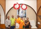 श्री विठ्ठल - रुक्मिणी मंदिर समितीला चांदीची सूर्य व चंद्र वस्तू अर्पण