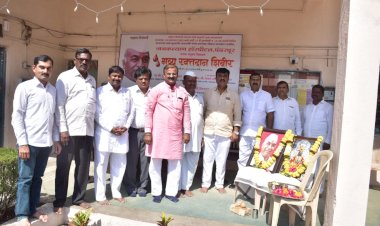 वसंतराव (दादा )काळे यांच्या जयंतीनिमित्त, कारखाना कार्यस्थळावर रक्तदान शिबिर संपन्न...   ८० रक्तदात्यांनी सहभाग नोंदवला.