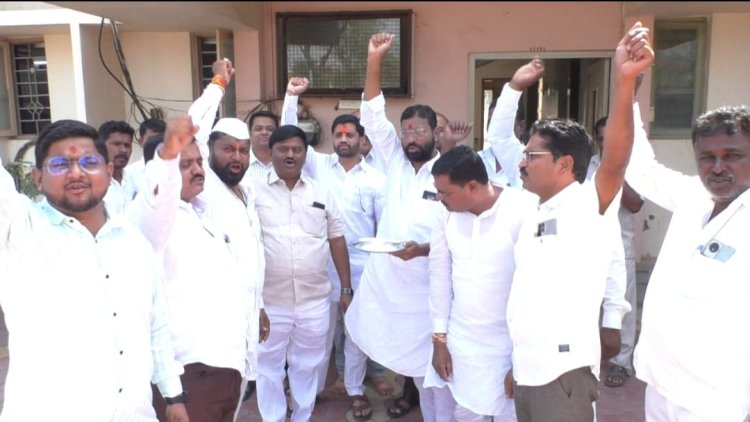 शालेय पोषण आहारात बेदाण्याचा समावेश.  द्राक्ष उत्पादकांना सरकारचा दिलासा.  पंढरपुरात भाजप किसान मोर्चाकडून निर्णयाचे स्वागत  देवेंद्र फडणवीस दूरदृष्टी असणारा नेता : माऊली हळणवर