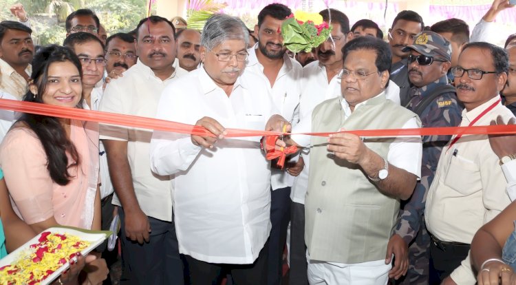 ग्रामीण भागातील जनतेच्या आरोग्य सुविधेसाठी प्राथमिक आरोग्य केंद्र महत्वाचे; पालकमंत्री- चंद्रकांत पाटील           पंढरपूर तालुक्यातील विविध  विकास कामांचे लोकार्पण