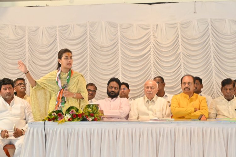 भाजपने पद्मशाली समाजासाठी काहीही केले नाही - प्रणिती शिंदे  'पद्मशाली समाजाने दिला प्रणिती शिंदेंना जाहीर पाठिंबा'