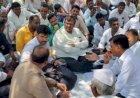 अँड. दीपक पवार यांच्या नेतृत्वाखाली भाळवणी येथे पाण्यासाठी शेतकरी आक्रमकपणे मोठ्या संख्येने एकवटला,  अँड. पवार यानी शेतकऱ्याच्या प्रश्नाला वाचा फोडली
