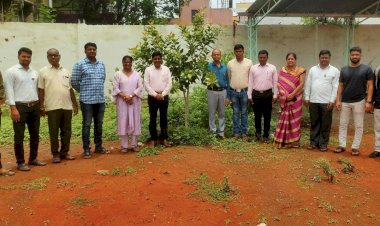 बार्शीच्या कॉलेज ऑफ एज्युकेशन मध्ये  वृक्ष लागवड व संवर्धन पंधरवाडा कार्यक्रमाचे आयोजन