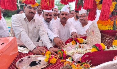 श्रीसंत एकनाथ महाराज पालखी सोहळा..  अहमदनगर जिल्ह्यात दाखल प्रशासनासह ग्रामस्थांनी केले जंगी स्वागत.