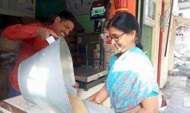 सोलापूरकरांसाठी आनंदाची बातमी..., आता प्रत्येक महिन्याच्या ७ ते १५ तारखेला मिळेल रेशनमध्ये धान्य - ओंकार पडोळे, अन्न धान्य वितरण अधिकारी..