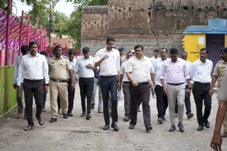 आषाढी यात्रेच्या पार्श्वभूमिवर जिल्हाधिकारी कुमार आशीर्वाद यांनी केली विविध ठिकाणची  पाहणी