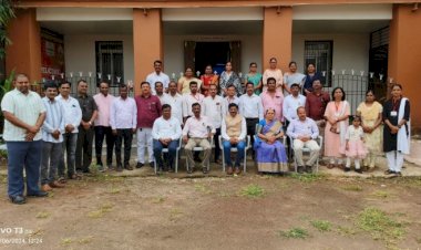 बार्शी येथील कॉलेज ऑफ एज्युकेशन मध्ये पीएचडी संशोधन अहवाल सादरीकरण