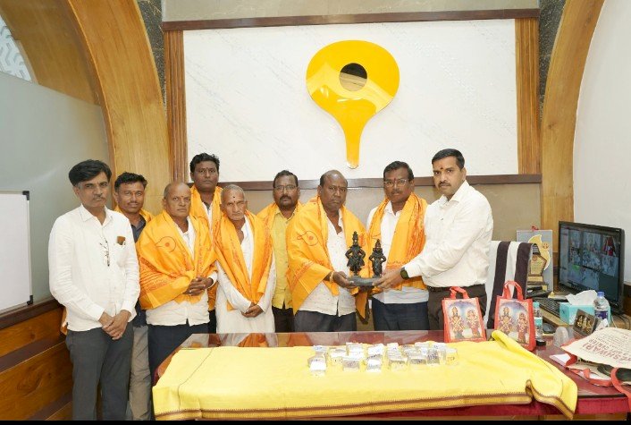 नांदेड येथील भाविकांकडून नामदेव पायरीचा दरवाजा चांदीने मडवून देण्यात येणार- कार्यकारी अधिकारी राजेंद्र शेळके.   दरवाजासाठी सुमारे 30 किलो चांदीचा वापर करण्यात येणार