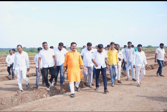 चेअरमन अभिजीत पाटील यांच्या वाढदिवसाचे निमित्ताने शनिवारी होणार बैलगाडा थरार  बावी येथे ओपन बैलगाडा शर्यतीचे जंगी मैदान  १ कोटीचा बैल स्पर्धेत भाग घेण्यासाठी दाखल