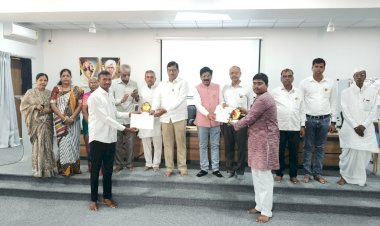 बार्शीच्या कॉलेज ऑफ एज्युकेशन मध्ये मराठी राजभाषा दिन साजरा..