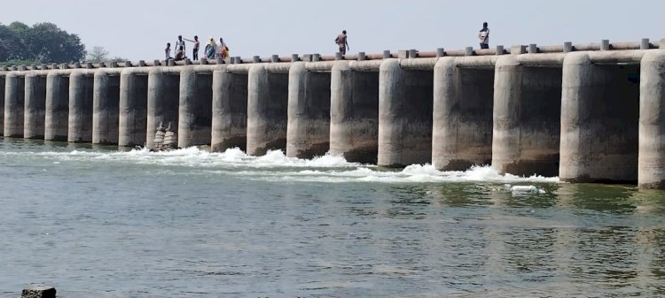 पंढरपूरच्या चैत्री यात्रेसाठी  चंद्रभागा नदीपात्रात सोडले पाणी..... वारकरी, भाविकांना चंद्रभागा नदीत करता येणार पवित्र स्नान