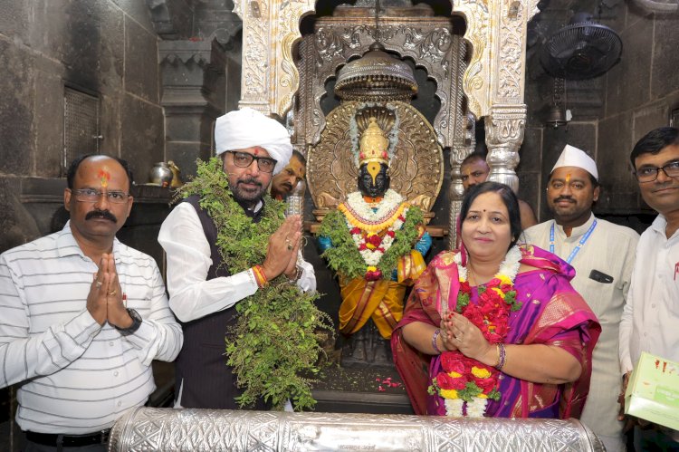 केंद्रीय आरोग्य व कुटुंब कल्याण राज्यमंत्री प्रतापराव जाधव  यांनी घेतले श्री विठ्ठल- रुक्मिणी मातेचे दर्शन