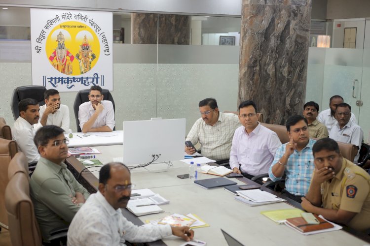 पंढरपूर पालखी मार्गावरील अपुर्ण कामे तातडीने पुर्ण करावीत - जिल्हाधिकारी कुमार आशीर्वाद                                                       यात्रा कालावधीत वारकरी भाविकांच्या आवश्यक सर्व सोयी-सुविधेला प्राधान्य द्यावे,  पालखी मार्ग, तळांवर शौचालय, हिरकणी कक्ष, चेजिंग रुमची संख्या वाढवावी