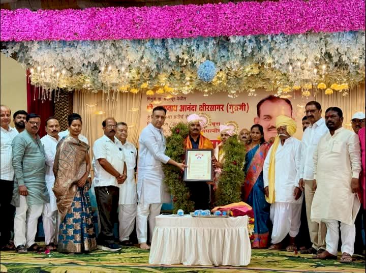 समाजात आजही शिक्षकाचे स्थान अग्रस्थानी आहे :- माजी आमदार प्रशांतराव परिचारक  उत्कृष्ट क्रीडापटू व सेवानिवृत्त शिक्षक नागनाथ क्षीरसागर यांचा सन्मान सोहळा कार्यक्रम प्रसंगी