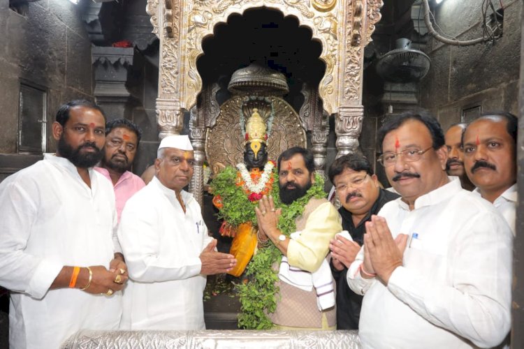 रोजगार हमी योजना मंत्री भरत गोगावले यांनी घेतले श्री विठ्ठल- रुक्मिणी मातेचे दर्शन